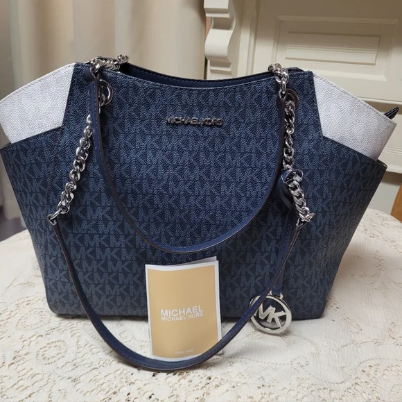 Michael Kors Jet Set Travel Large Navy White Purse NWOT - Picture 2 of 10